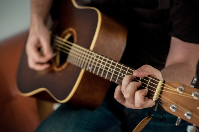 Guitar Brands for Acoustic Guitars - Swanseaairport