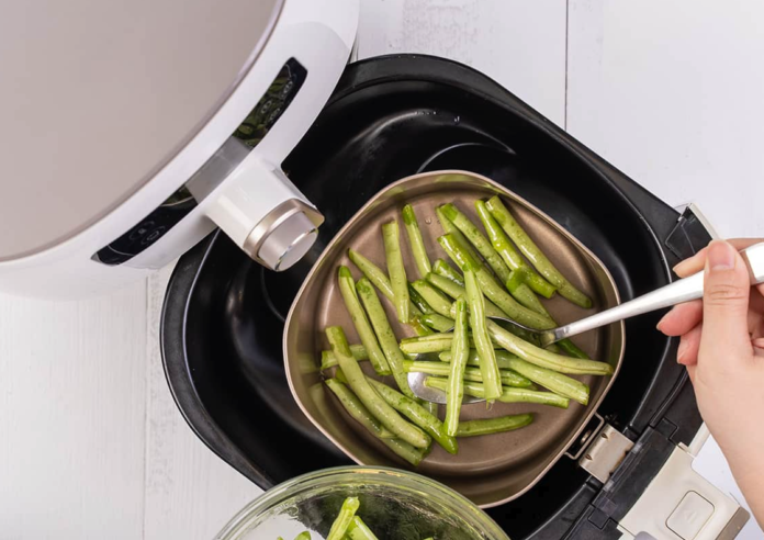 Can You Put Metal in An Air Fryer?